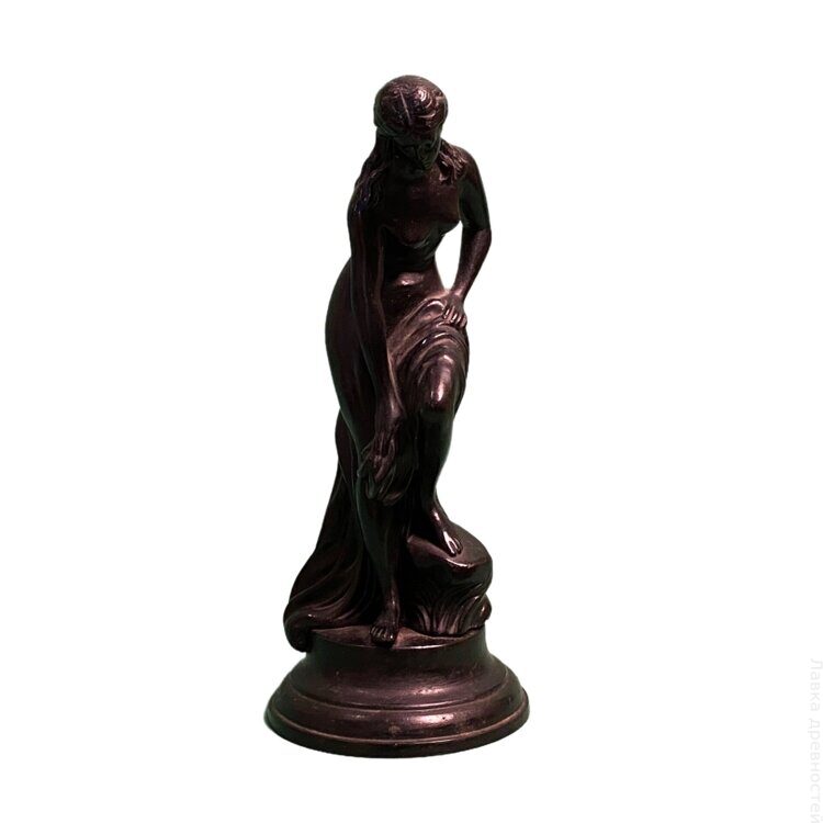 Скульптура "Купальщица после купания (Купающаяся Венера)"
