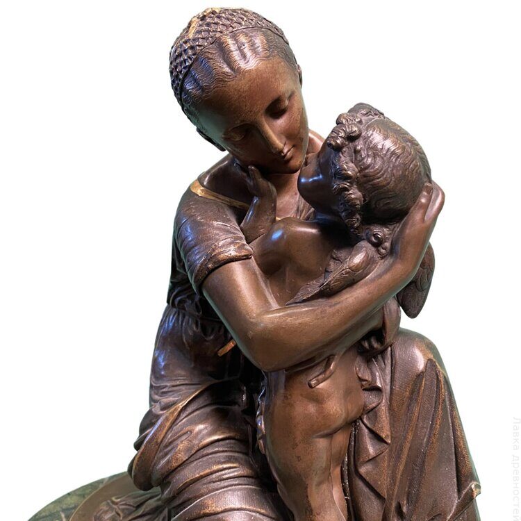Бронзовая статуэтка "Мать и  дитя"
