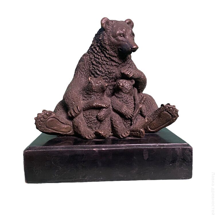 Бронзовая скульптура "Медведица с медвежатами"