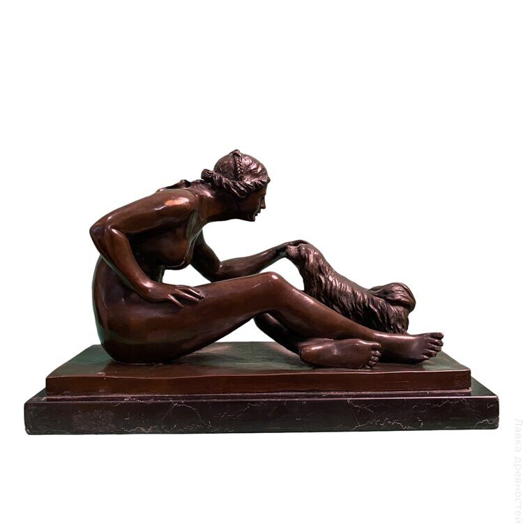 Бронзовая скульптура “Дама с собачкой”